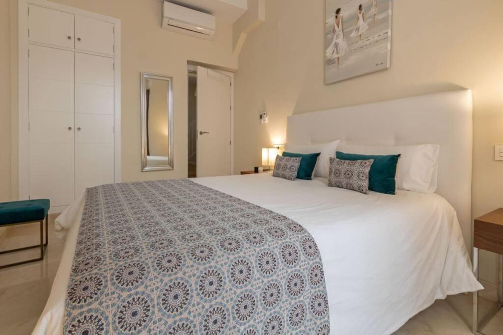 Lumbreras Deluxe Suite By Valcambre Seville Exterior photo